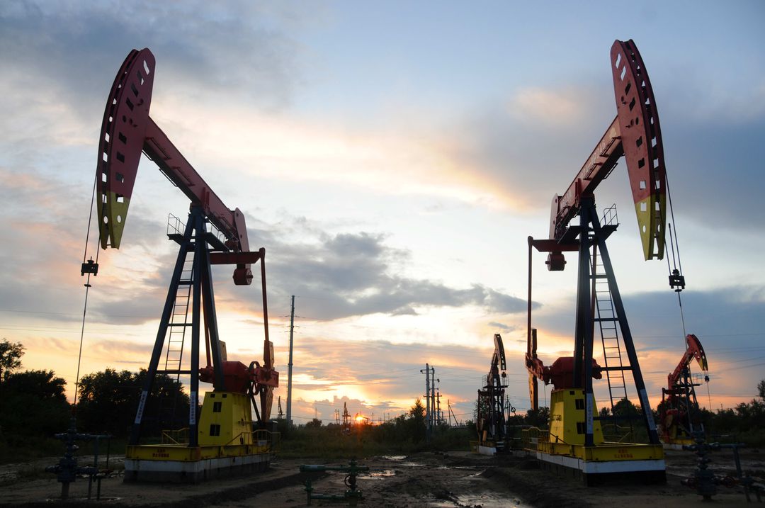 Giá xăng dầu hôm nay 3.4.2021: Bật tăng nhờ 'cú hích' từ OPEC+
