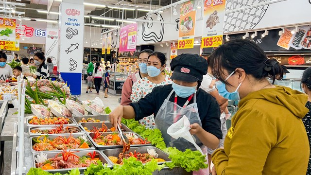 Giảm giá mạnh một số mặt hàng thực phẩm tươi sống