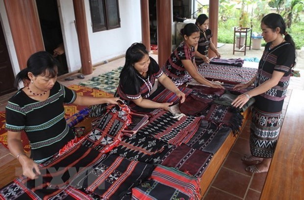 giam-khoang-c225ch-gioi-trong-cong-dong-d226n-toc-thieu-so_1.jpeg