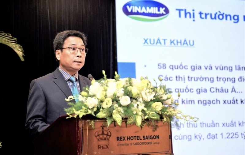Ông Lê Hoàng Minh, Giám đốc khối Sản xuất của Vinamilk trình bày tham luận tại Diễn đàn.