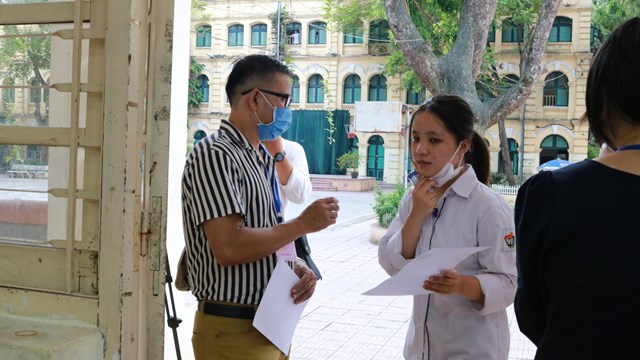 Gian lận thi tốt nghiệp THPT ngày càng tinh vi: Địa phương đối phó thế nào?