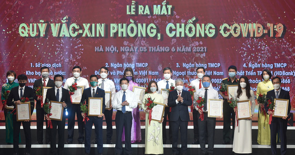 Golf Long Thành, Vingroup, Viettel, PVN, EVN, SCIC...hàng chục doanh nghiệp, ngân hàng, tổ chức, cá nhân đã ủng hộ hơn 6.600 tỷ ngay tại Lễ ra mắt Quỹ vaccine chống Covid-19