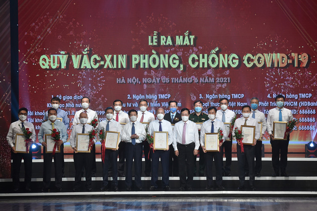 Golf Long Thành, Vingroup, Viettel, PVN, EVN, SCIC...hàng chục doanh nghiệp, ngân hàng, tổ chức, cá nhân đã ủng hộ hơn 6.600 tỷ ngay tại Lễ ra mắt Quỹ vaccine chống Covid-19 - Ảnh 1.