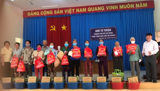 Góp sức chăm lo cho người nghèo đón tết - ảnh 1