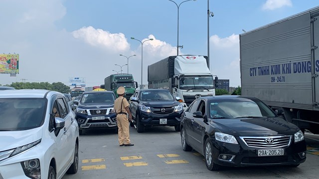 Hà Nội: Các chốt cửa ngõ 'hạ nhiệt' dù nhu cầu đi lại tăng cao