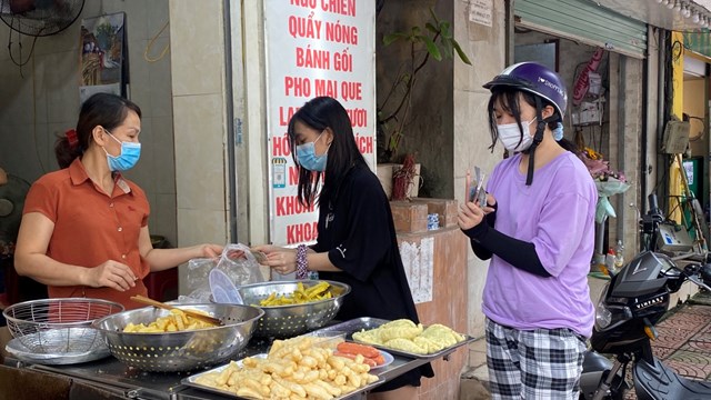 Hà Nội: Các cơ sở kinh doanh mở cửa trở lại phải tạo điểm quét QR Code 