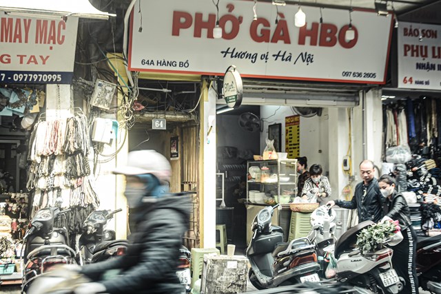 h224-noi-c225ch-v224i-buoc-ch226n-noi-phai-mua-ve-noi-duoc-ngoi-tai-cho_3.jpg