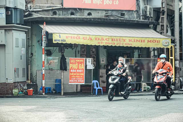 h224-noi-c225ch-v224i-buoc-ch226n-noi-phai-mua-ve-noi-duoc-ngoi-tai-cho_5.jpg