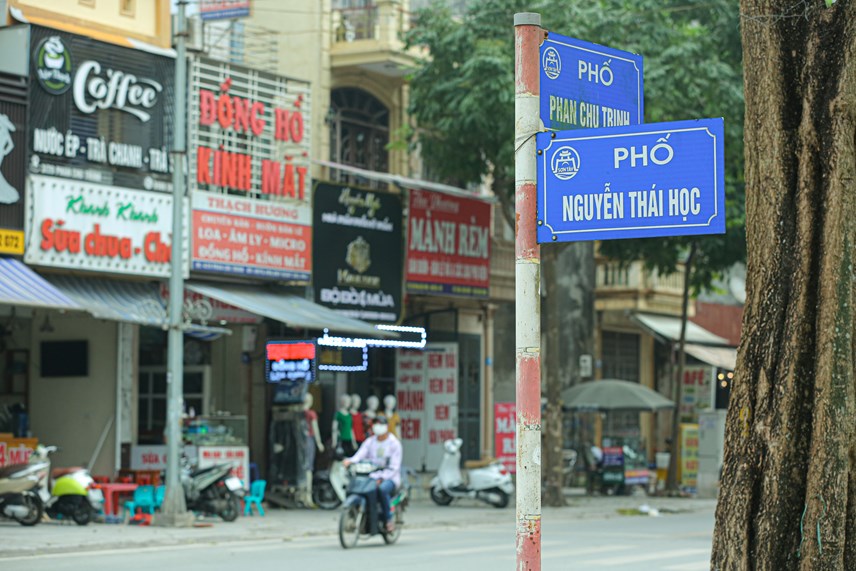 h224-noi-can-canh-tuyen-pho-di-bo-thu-4-sap-di-v224o-hoat-dong_4.jpg