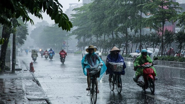 Hà Nội: Cảnh báo mưa dông, đề phòng lốc, sét, mưa đá