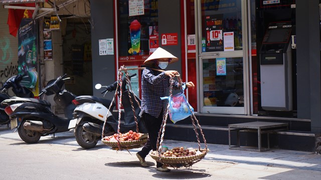 Hà Nội đêm và sáng mưa vài nơi, ngày nắng nhẹ