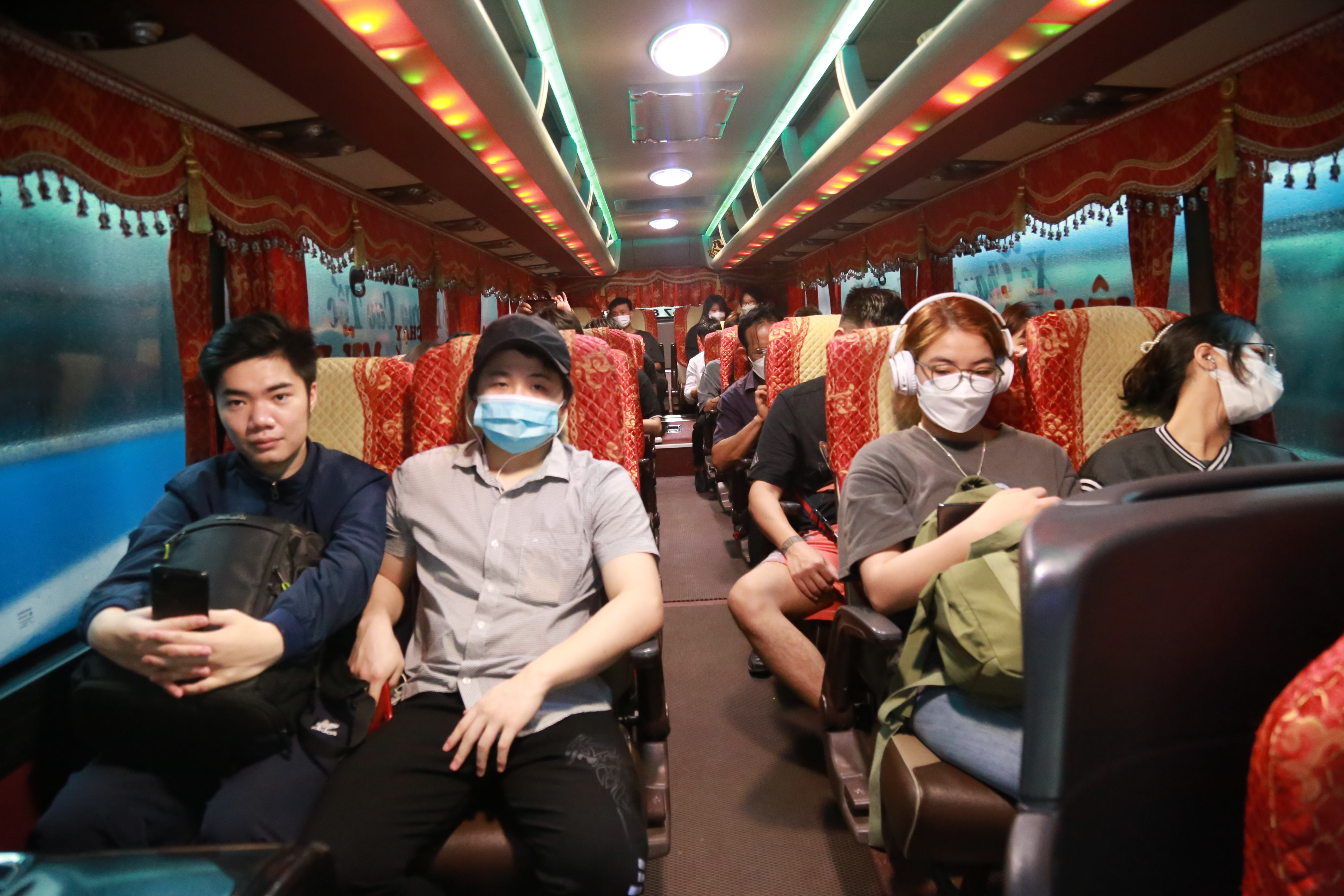 h224-noi-h224ng-ng224n-nguoi-d226n-ve-qu234-dip-nghi-30-4-v224-1-5-c225c-ben-xe-d244ng-nghet-tho_4.jpg