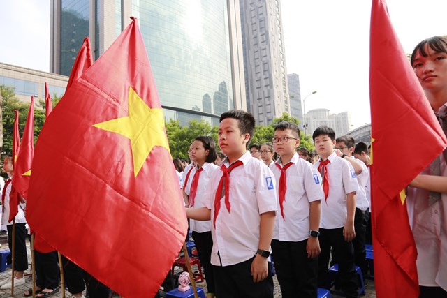 h224-noi-khai-giang-nam-hoc-2021-2022-tr234n-to224n-th224nh-pho-v224o-ng224y-59_2.jpg
