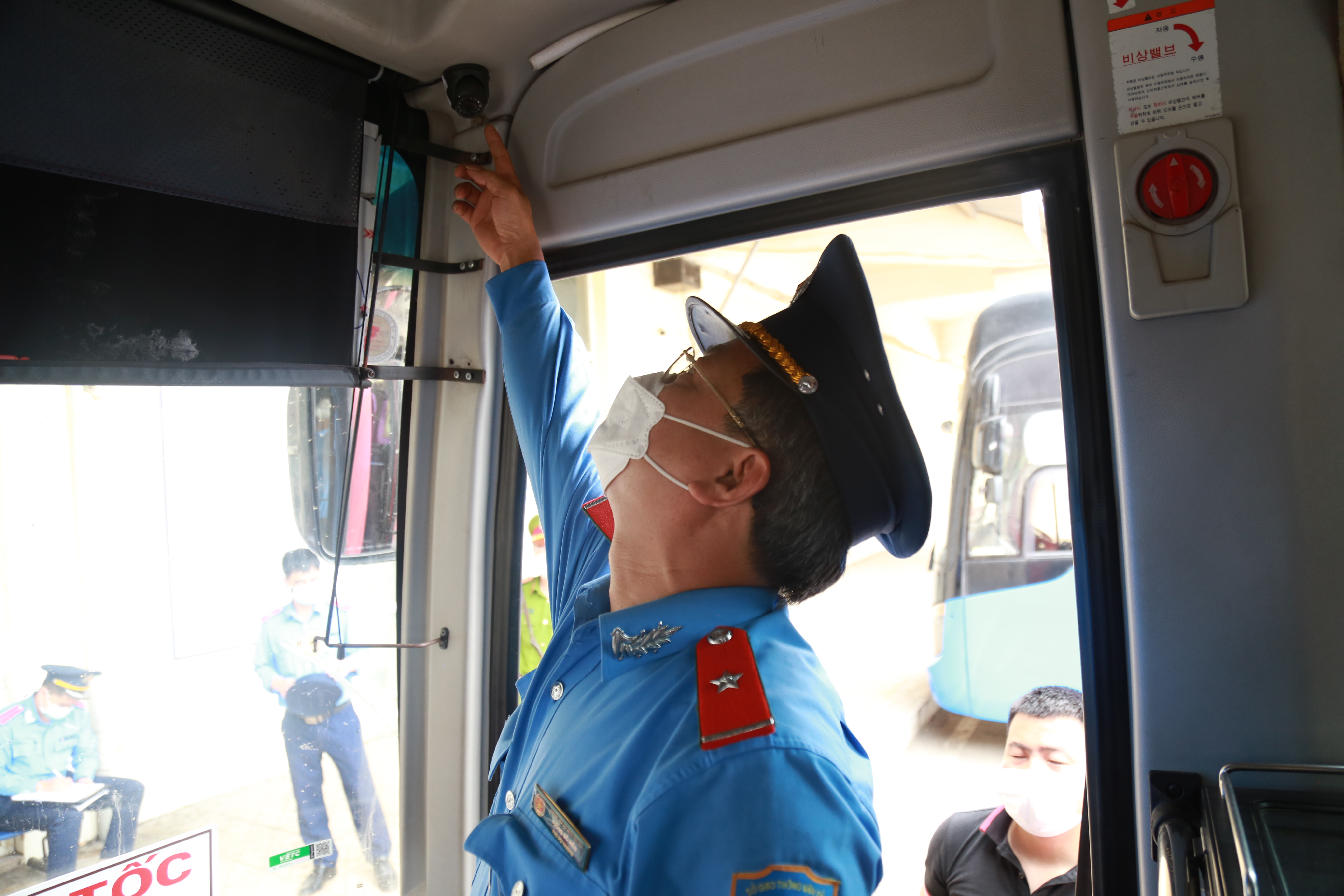 h224-noi-mo-dot-cao-diem-kiem-tra-h224ng-loat-xe-kinh-doanh-van-tai-kh244ng-lap-camera-h224nh-tr236nh_1.jpg h224-noi-mo-dot-cao-diem-kiem-tra-h224ng-loat-xe-kinh-doanh-van-tai-kh244ng-lap-camera-h224nh-tr236nh_1.jpg