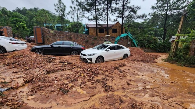 Hà Nội: Nguyên nhân sạt lở vùi lấp hàng loạt ô tô ở Sóc Sơn 