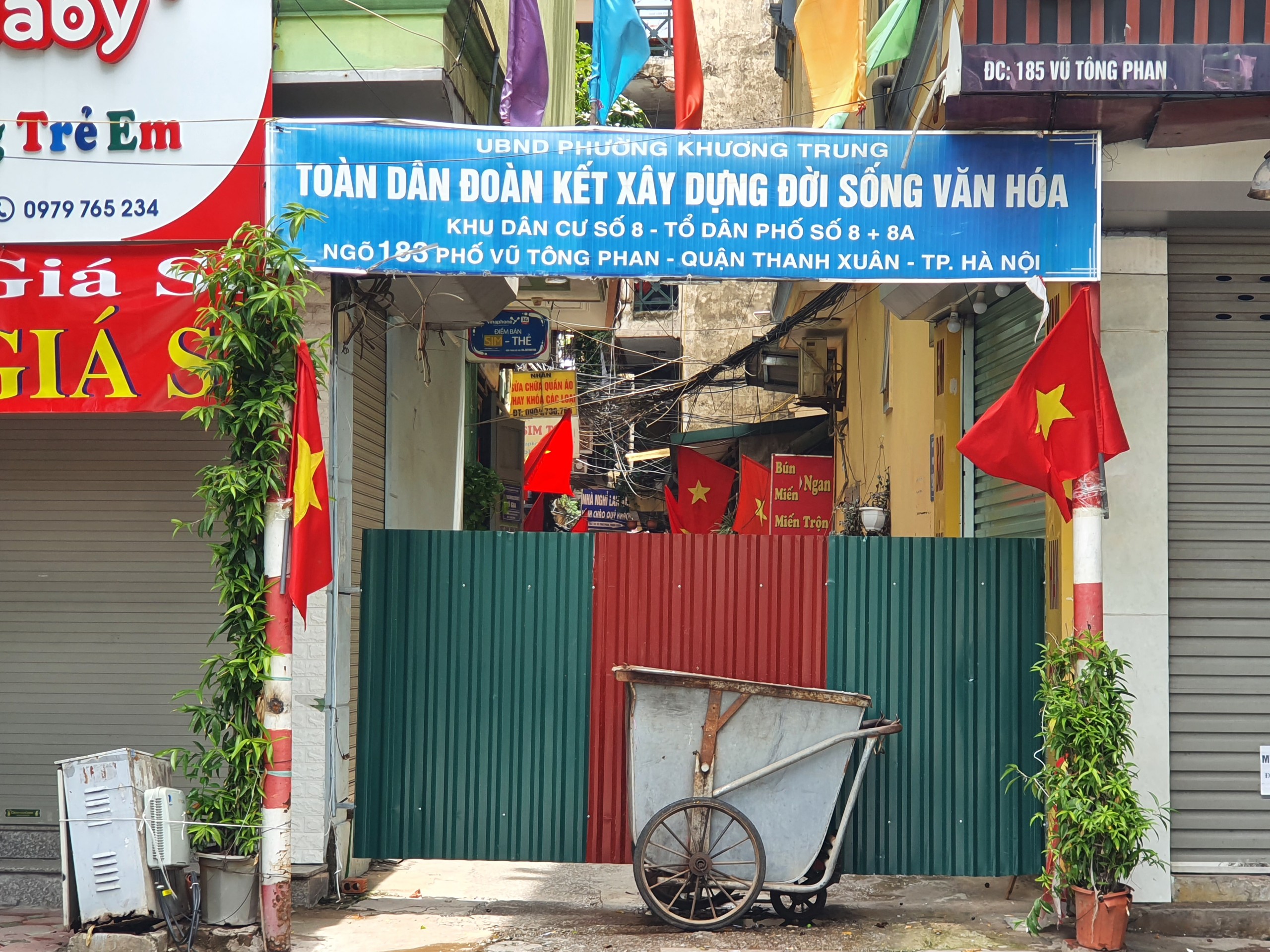 h224-noi-nhieu-tuyen-pho-th224nh-ng245-cut-siet-chat-viec-di-duong-cua-nguoi-d226n_12.jpg