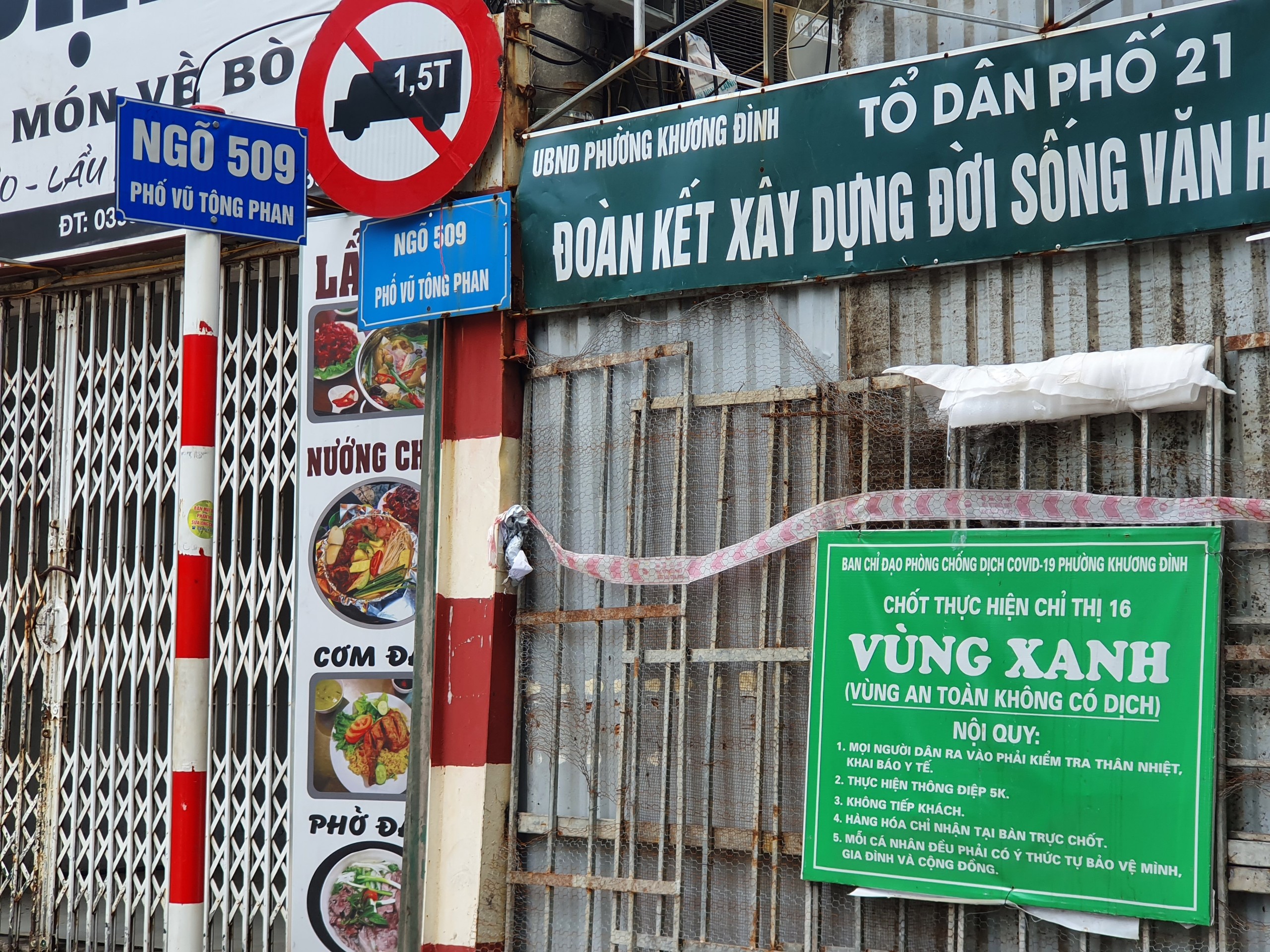 h224-noi-nhieu-tuyen-pho-th224nh-ng245-cut-siet-chat-viec-di-duong-cua-nguoi-d226n_16.jpg