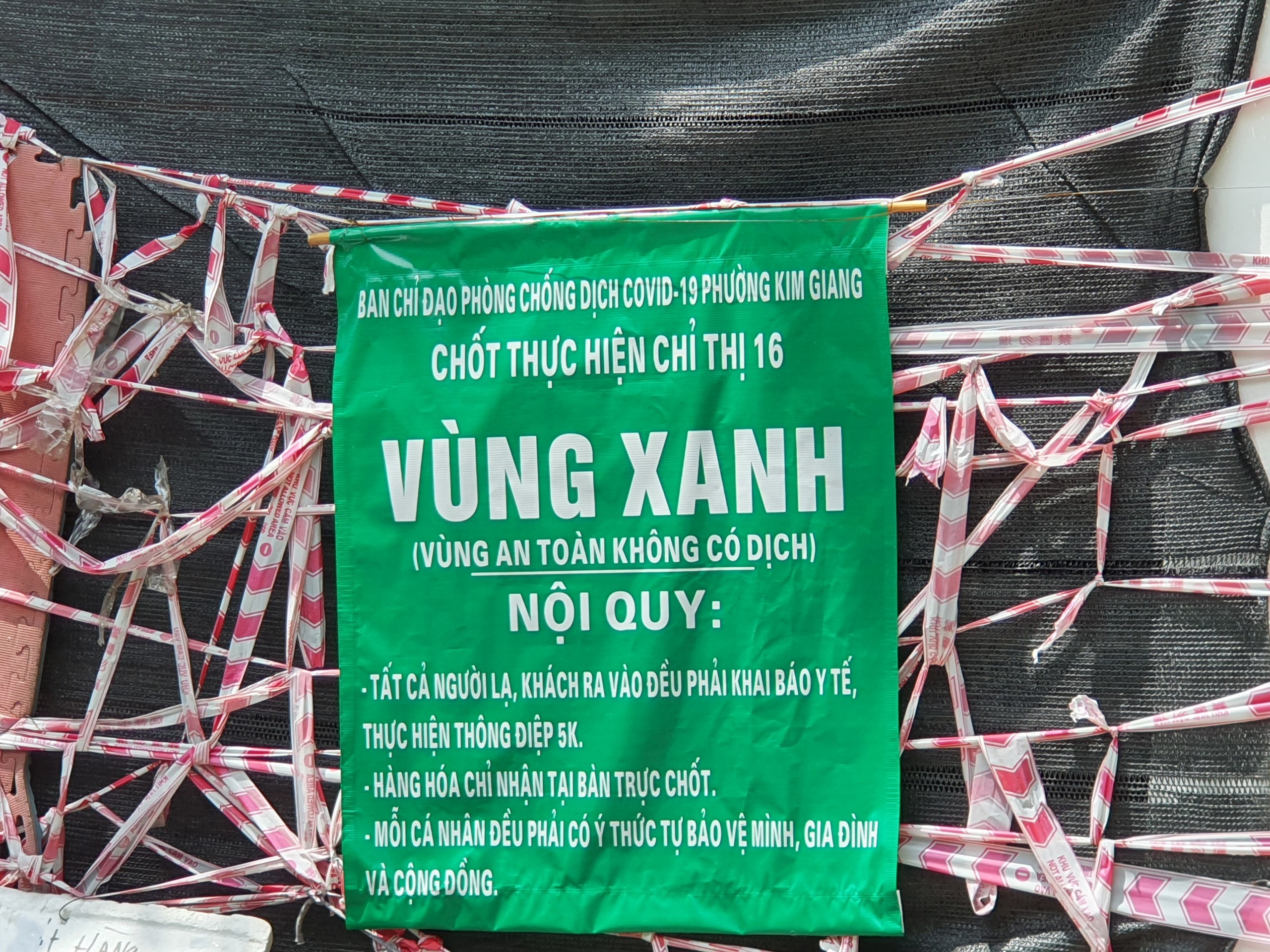 h224-noi-nhieu-tuyen-pho-th224nh-ng245-cut-siet-chat-viec-di-duong-cua-nguoi-d226n_8.jpg
