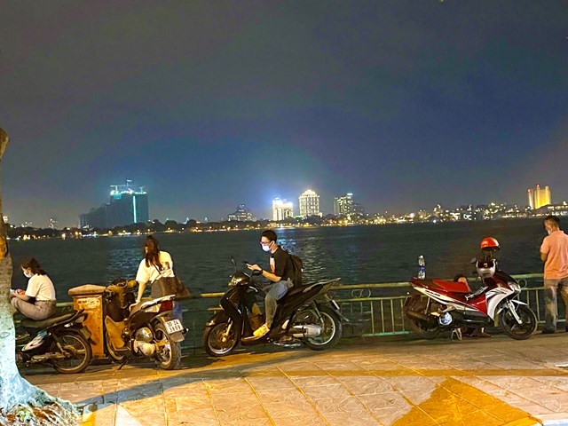 h224-noi-pho-van-nhon-nhip-ve-d234m-nhu-chua-he-c243-dich_10.jpg
