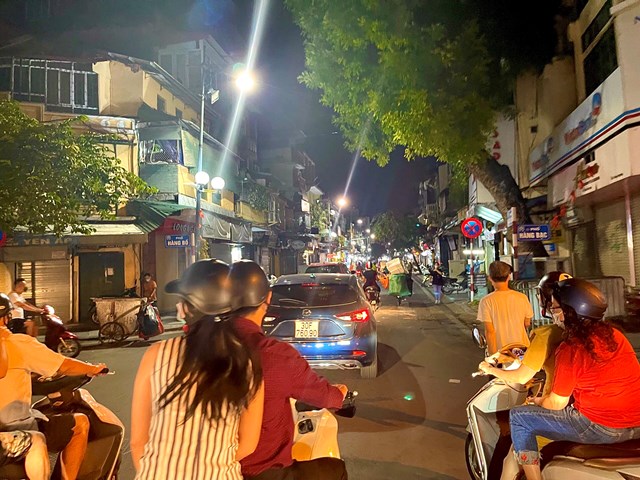 h224-noi-pho-van-nhon-nhip-ve-d234m-nhu-chua-he-c243-dich_2.jpg