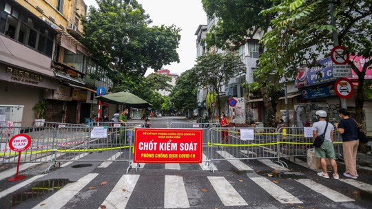 Hà Nội: Phong tỏa thêm nhiều tuyến phố gần Bệnh viện Việt Đức