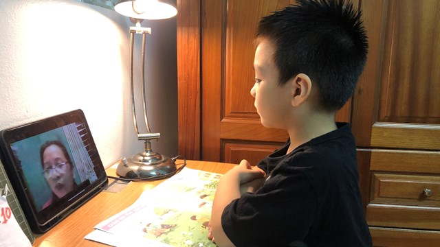 Hà Nội qua đỉnh dịch, giữ con mãi trong nhà có nên không?
