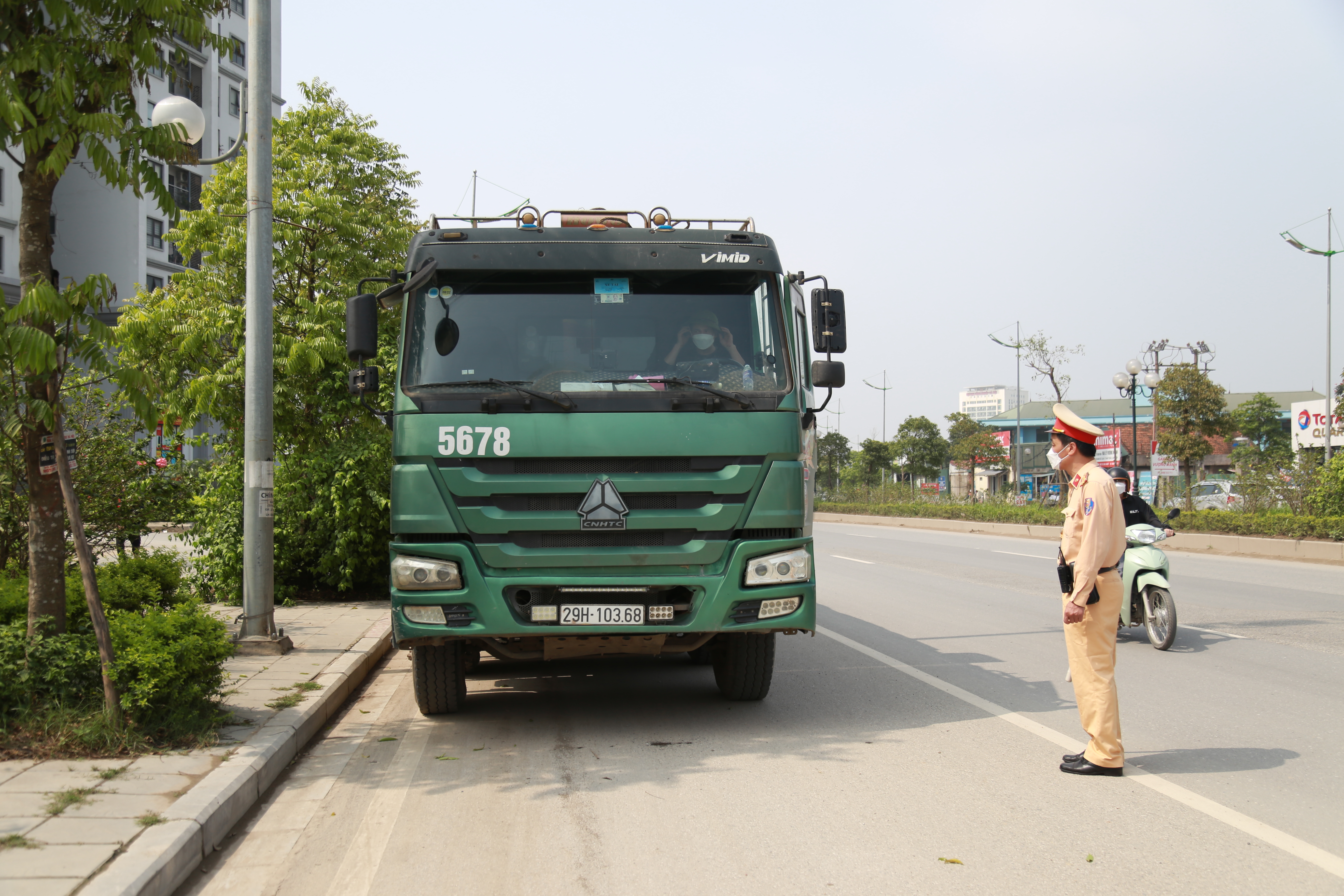 h224-noi-t224i-xe-39dung-h236nh39-truoc-su-quyet-liet-cua-csgt_1.jpg