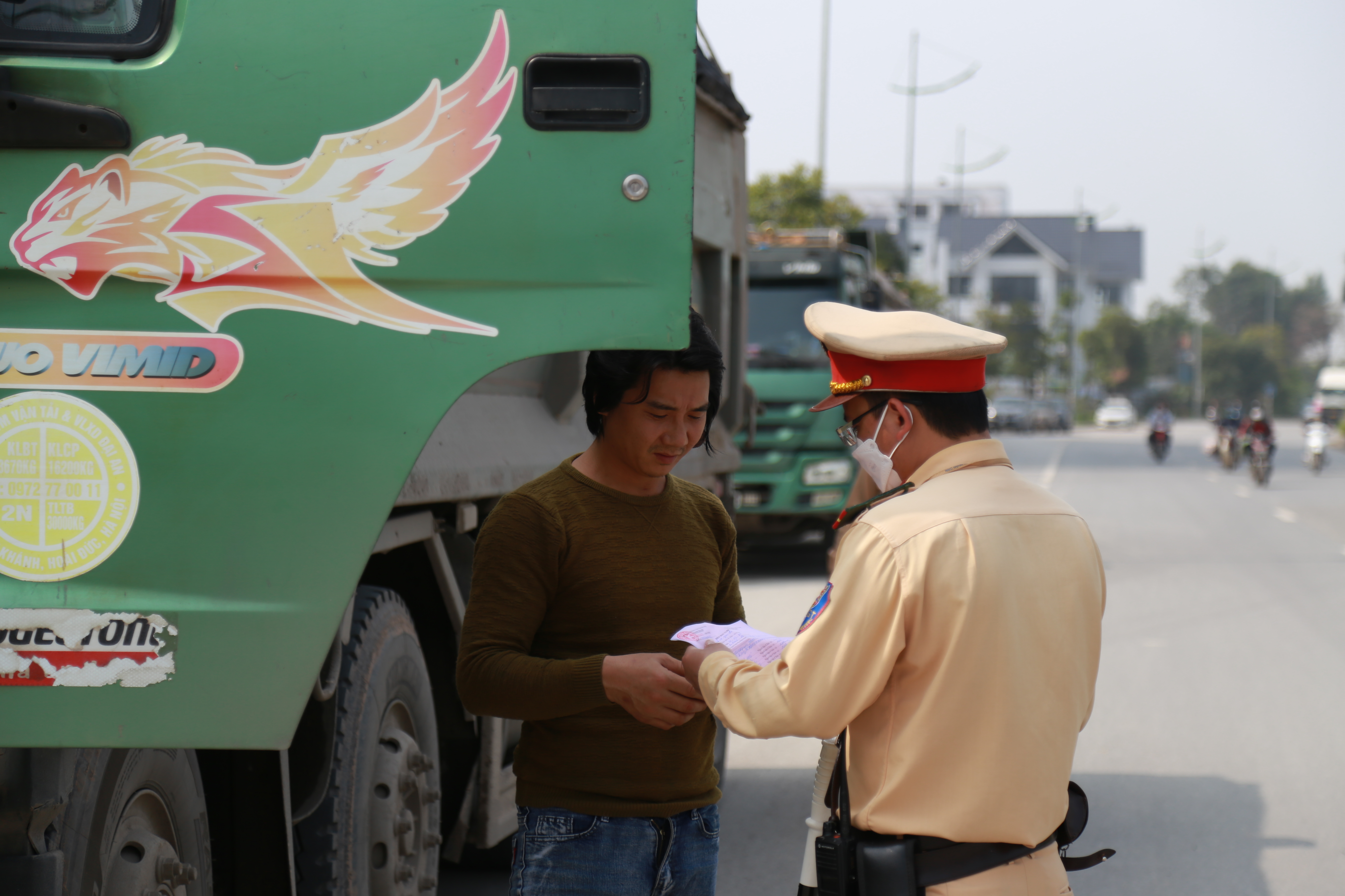 h224-noi-t224i-xe-39dung-h236nh39-truoc-su-quyet-liet-cua-csgt_6.jpg