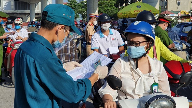 Hà Nội: Tạo điều kiện cho người dân ra/vào thành phố khám bệnh