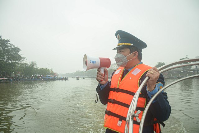 h224-noi-thanh-tra-xuong-tan-thuyen-kiem-tra-atgt-tai-ch249a-huong_2.jpg