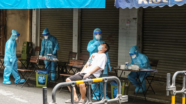 Hà Nội ứng phó việc người chưa tiêm vaccine trở về Thủ đô