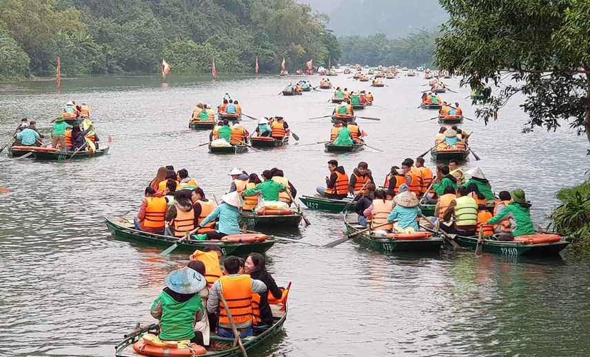h224ng-chuc-van-du-kh225ch-do-ve-ninh-b236nh-dip-dau-nam-2023_1.jpg h224ng-chuc-van-du-kh225ch-do-ve-ninh-b236nh-dip-dau-nam-2023_1.jpg