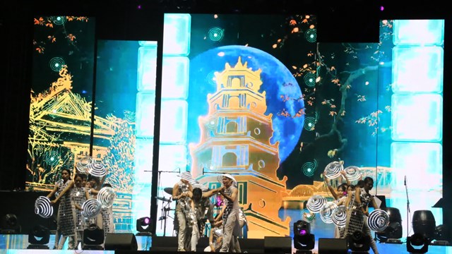 Hàng ngàn lượt khách đến Thừa Thiên - Huế trong dịp Festival