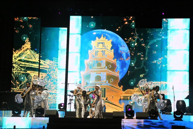 h224ng-ng224n-luot-kh225ch-den-thua-thi234n-hue-trong-dip-festival_1.jpg h224ng-ng224n-luot-kh225ch-den-thua-thi234n-hue-trong-dip-festival_1.jpg