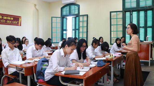 Hàng trăm tổ hợp môn tự chọn lớp 10: Nhà trường lúng túng, phụ huynh 'đau đầu'
