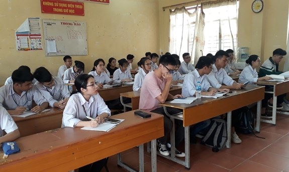 h224ng-tram-to-hop-m244n-tu-chon-lop-10-nh224-truong-l250ng-t250ng-phu-huynh-39dau-dau39_2.jpg