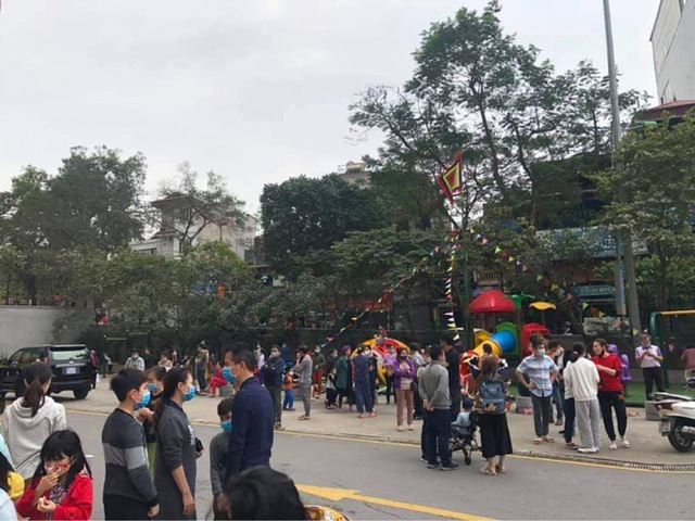 Hà Nội: Cháy ở chung cư Mipec Long Biên, người già, trẻ nhỏ chạy bộ từ tầng 9 xuống đường - Ảnh 1. Hà Nội: Cháy ở chung cư Mipec Long Biên, người già, trẻ nhỏ chạy bộ từ tầng 9 xuống đường - Ảnh 1.