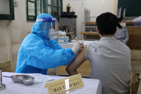 Hà Nội chính thức tiêm vaccine phòng COVID-19 cho trẻ từ 15-17 tuổi