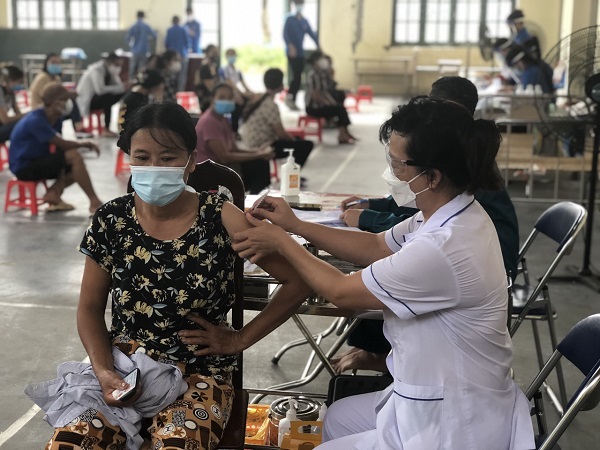 Hà Nội cơ bản hoàn thành tiêm phủ vaccine mũi 1 và xét nghiệm toàn dân
