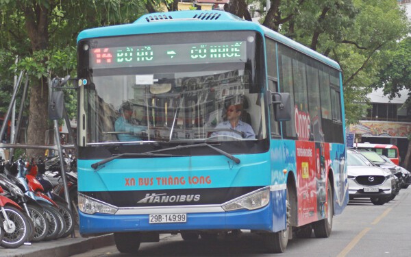 Sở Giao thông Vận tải Hà Nội vừa kiến nghị Ủy ban Nhân dân thành phố Hà Nội cho phép dừng hoạt động 6 tuyến buýt có mức trợ giá cao trên 95% kể từ ngày từ ngày 1/4 tới.