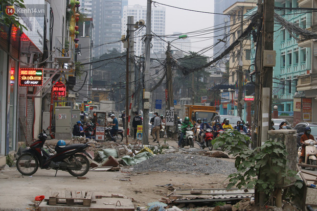 Hà Nội: Nhếch nhác trên tuyến phố 400m thi công 2 năm chưa xong - Ảnh 1.