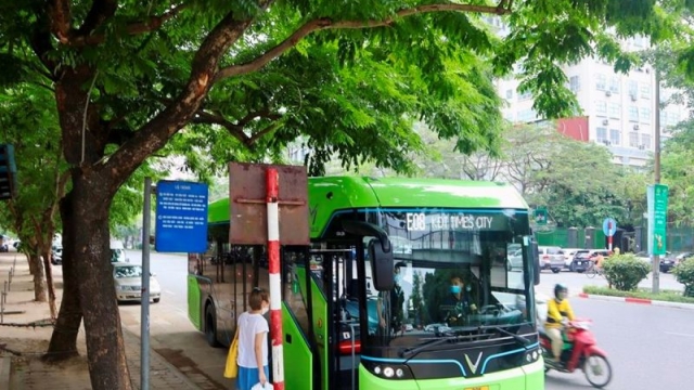 Hà Nội: Nỗ lực “xanh hóa” xe buýt 