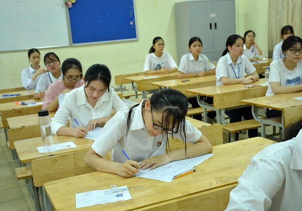 Hà Nội yêu cầu học sinh lớp 9, lớp 12 không ra khỏi Thành phố