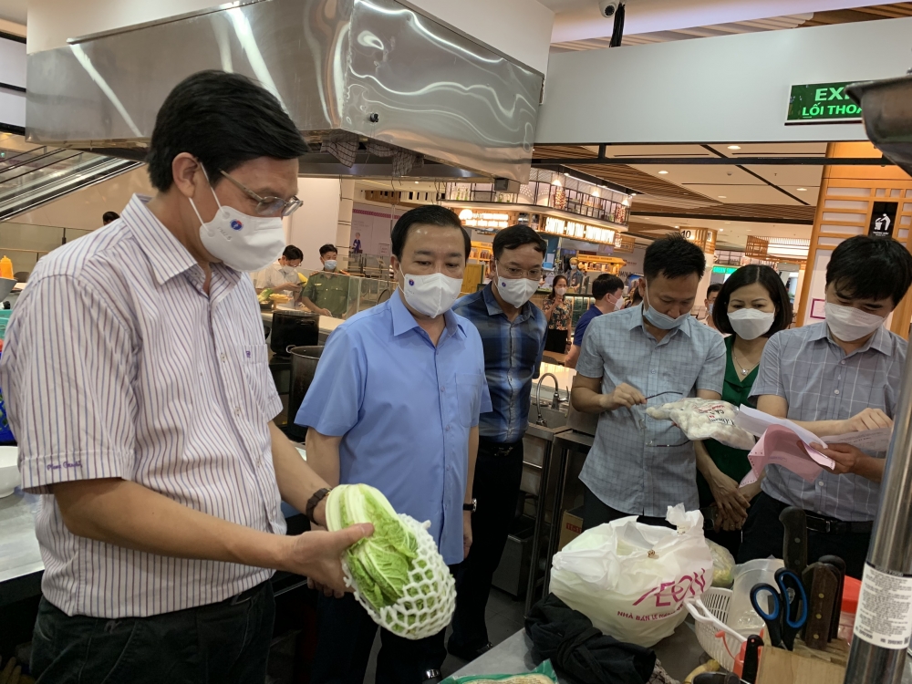 Hà Nội: Yêu cầu kiểm soát chặt số người ra vào trung tâm thương mại