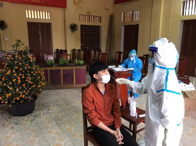 hai-duong-mot-sinh-vi234n-tham-gia-chong-dich-o-mien-nam-duong-t237nh-voi-sars-cov-2_1.jpg