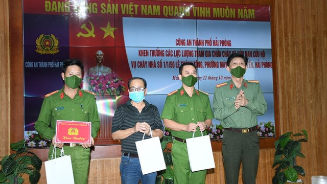 Hải Phòng: Khen thưởng lực lượng chữa cháy cứu cả gia đình 5 người trong vụ hỏa hoạn