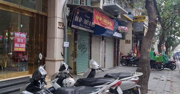 Hàng loạt khách sạn, cửa hàng Hà Nội treo biển cho thuê sau Tết 