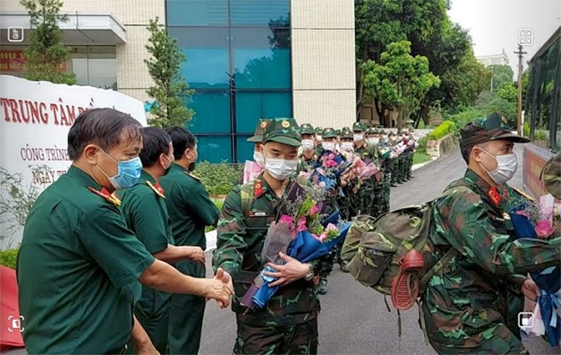 Hàng trăm thầy thuốc quân dân y tiếp tục lên đường vào 