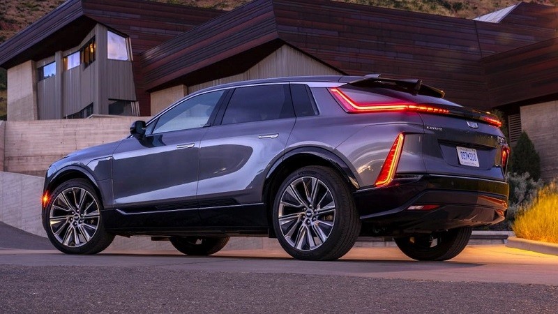Lyriq 2023 là mẫu crossover chạy điện hạng sang đầu tiên của Cadillac, có mặt trên thị trường từ năm 2022. Lyriq 2023 là mẫu crossover chạy điện hạng sang đầu tiên của Cadillac, có mặt trên thị trường từ năm 2022.