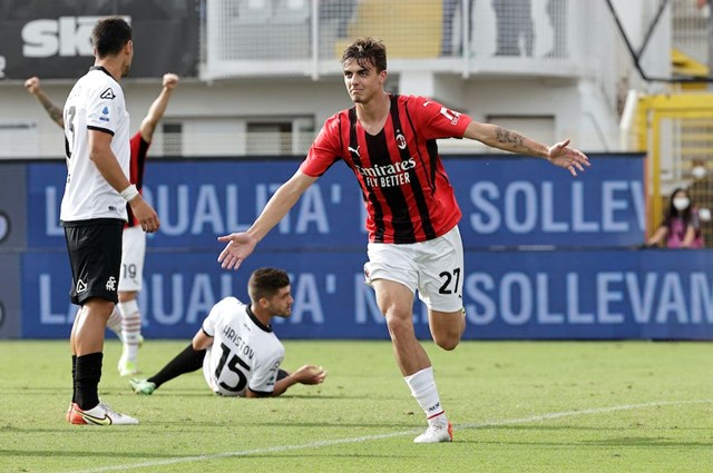 hau-due-doi-thu-3-nh224-maldini-ghi-b224n-thiet-lap-lich-su-tai-ac-milan_1.jpg